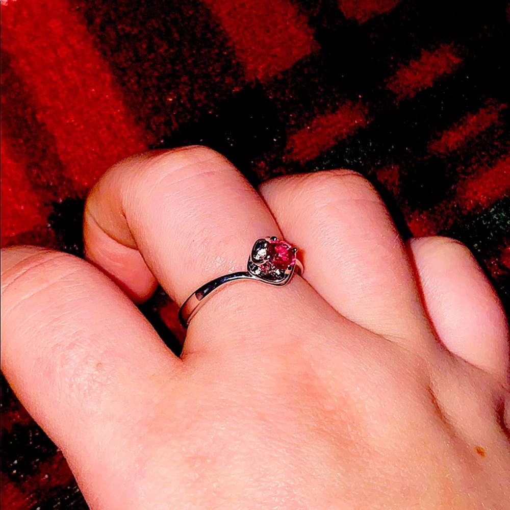 Beautiful and Decorative Size 8 Ring